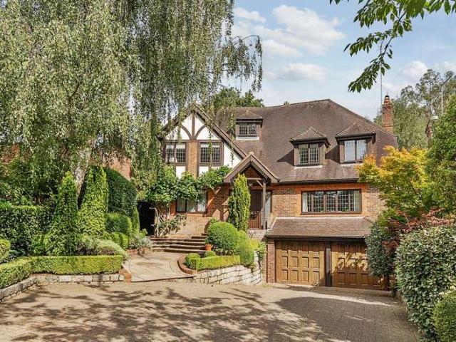 6 Bedroom Detached House