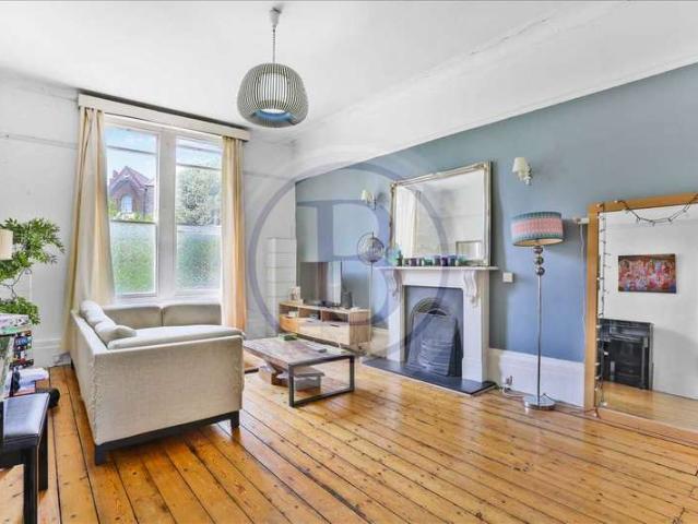 6 Bedroom Detached House