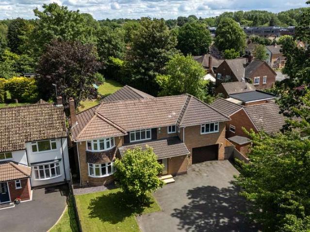 6 Bedroom Detached House