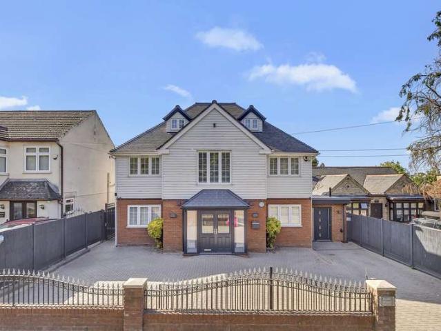 6 Bedroom Detached House