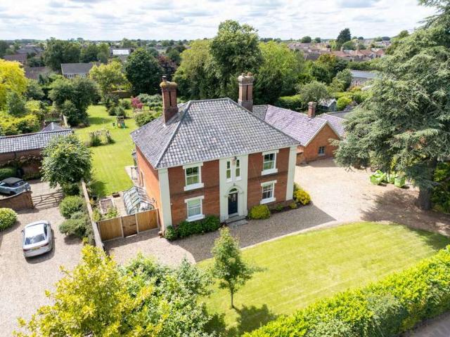 6 Bedroom Detached House