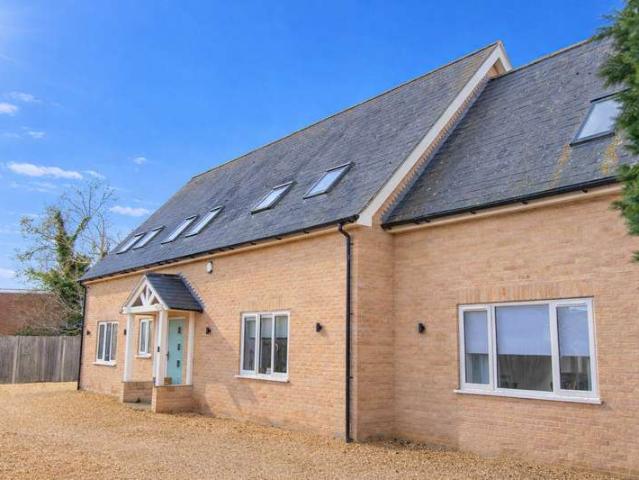 6 Bedroom Detached House