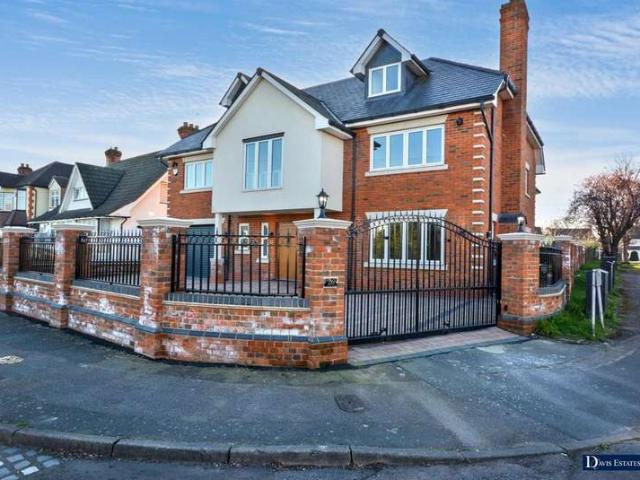 6 Bedroom Detached House
