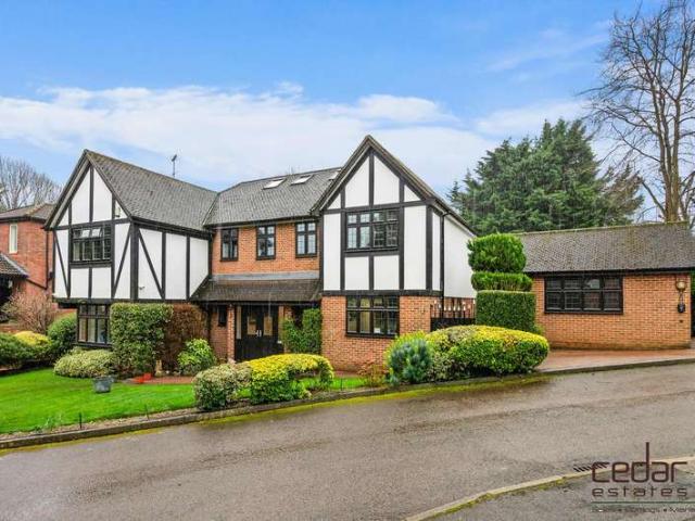 6 Bedroom Detached House