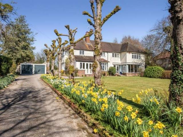 6 Bedroom Detached House