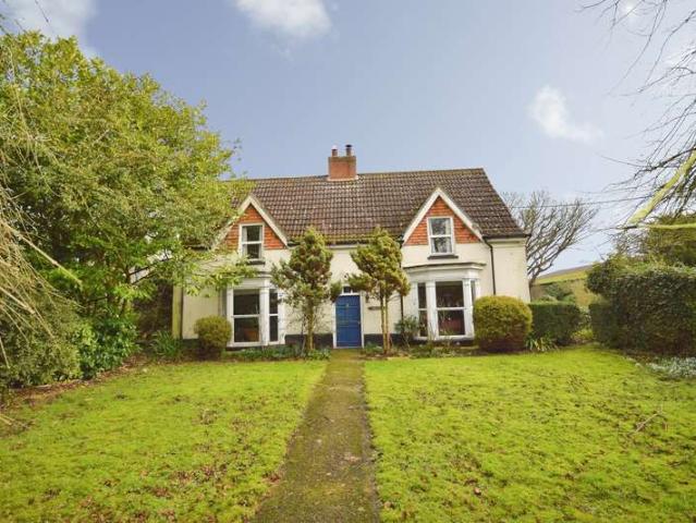 6 Bedroom Detached House