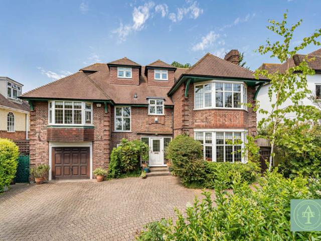 6 Bedroom Detached House