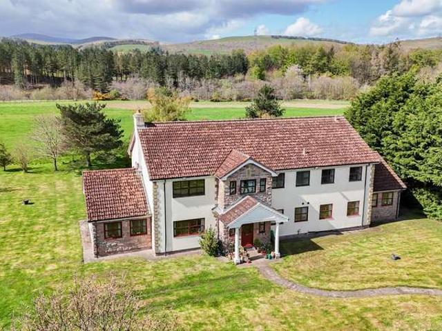 6 Bedroom Detached House