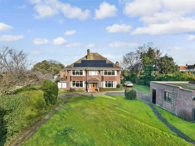 6 Bedroom Detached House