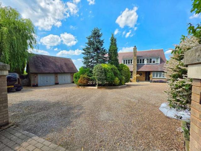 6 Bedroom Detached House
