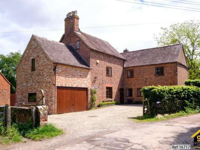 6 Bedroom Detached House
