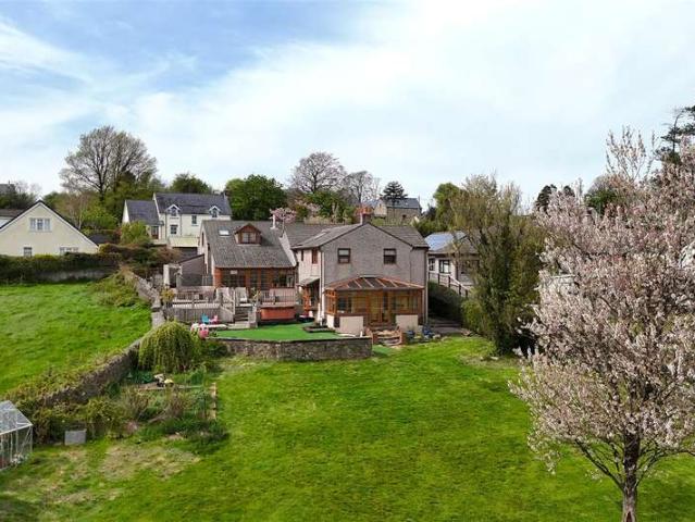 6 Bedroom Detached House
