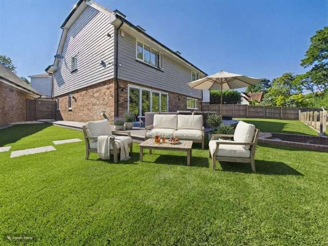 6 Bedroom Detached House