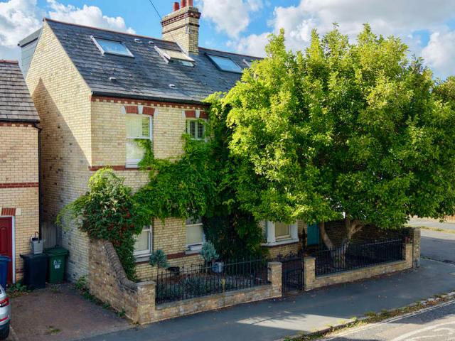 6 Bedroom Detached House