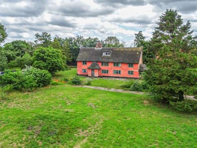 6 Bedroom Detached House