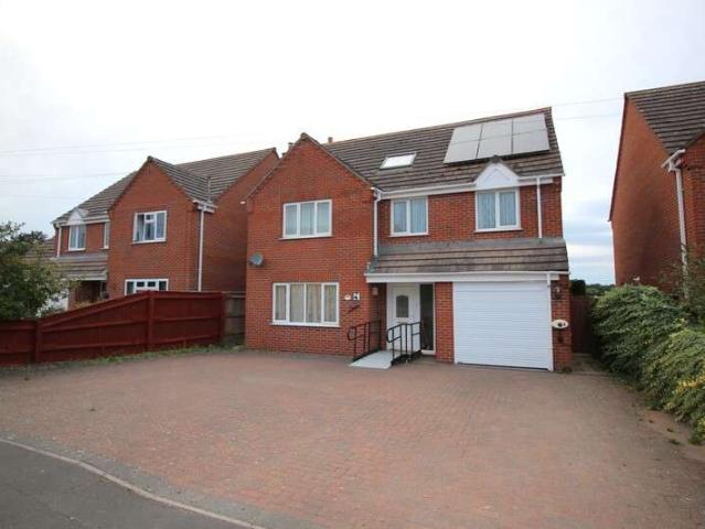 6 Bedroom Detached House