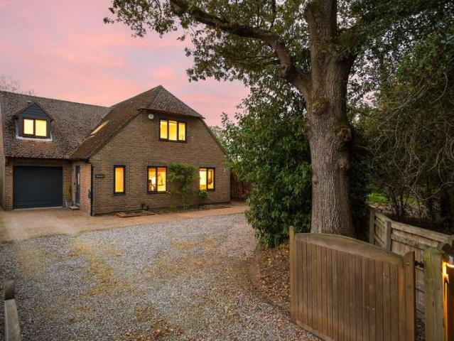 6 Bedroom Detached House