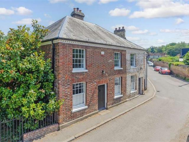 6 Bedroom Detached House