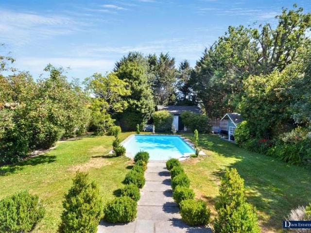 6 Bedroom Detached House