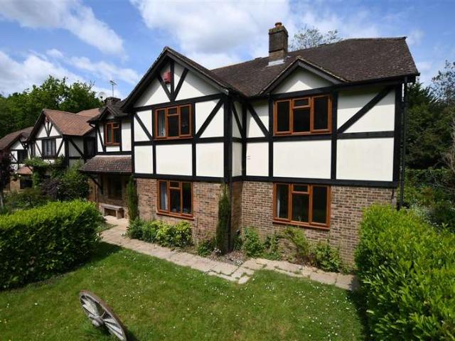 6 Bedroom Detached House
