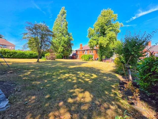 6 Bedroom Detached House