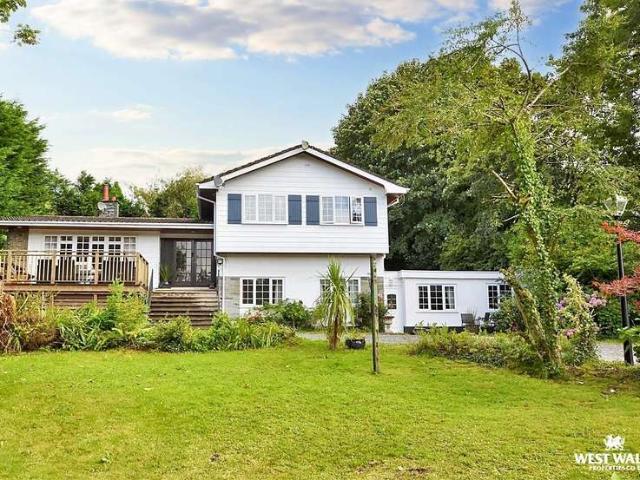 6 Bedroom Detached House