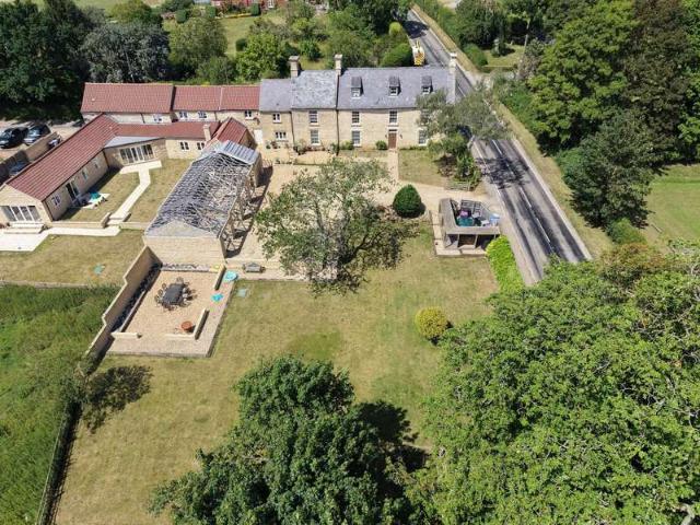 6 Bedroom Detached House