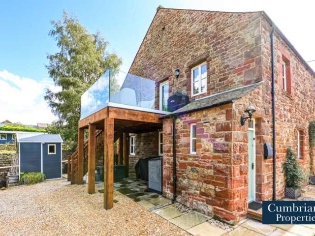 6 Bedroom Detached House