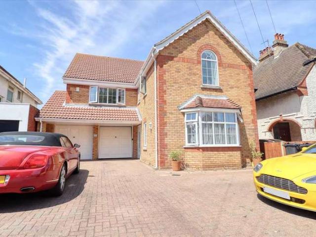 6 Bedroom Detached House