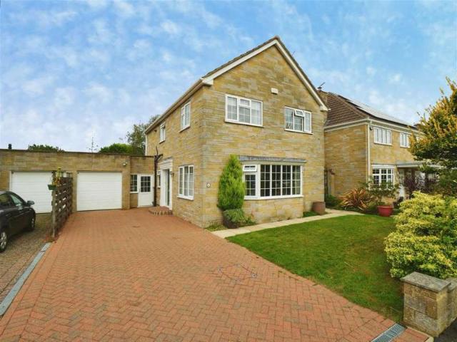 6 Bedroom Detached House