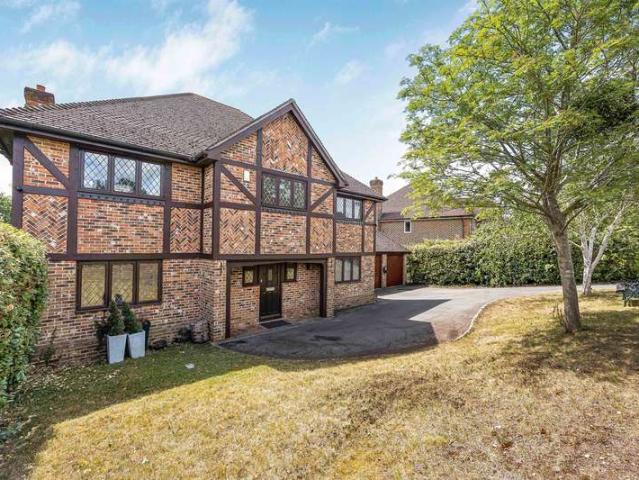 6 Bedroom Detached House