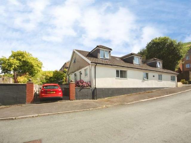 6 Bedroom Detached House