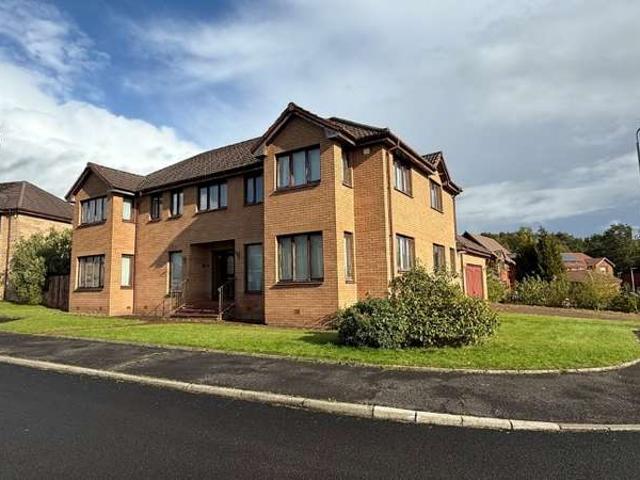 6 Bedroom Detached House