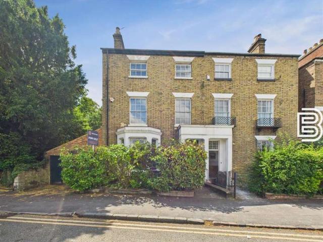 6 Bedroom Detached House