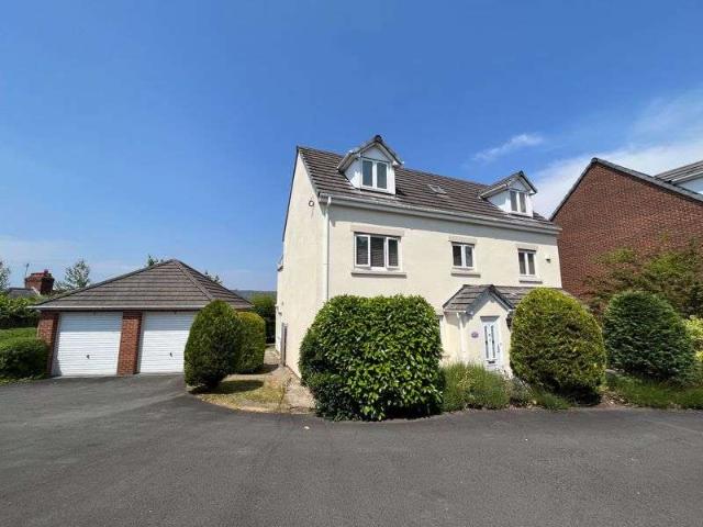 6 Bedroom Detached House