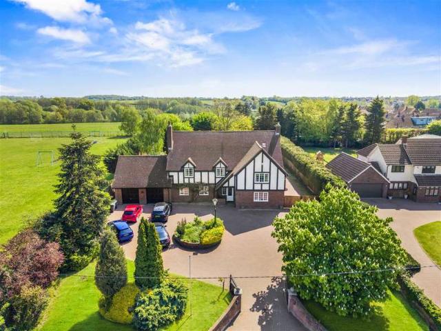 6 Bedroom Detached House