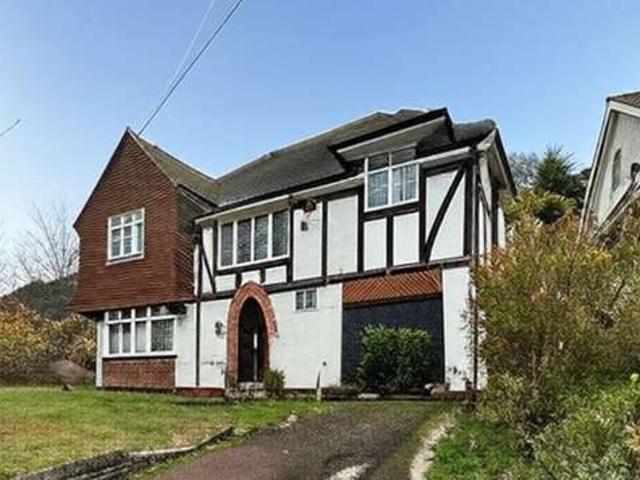 6 Bedroom Detached House