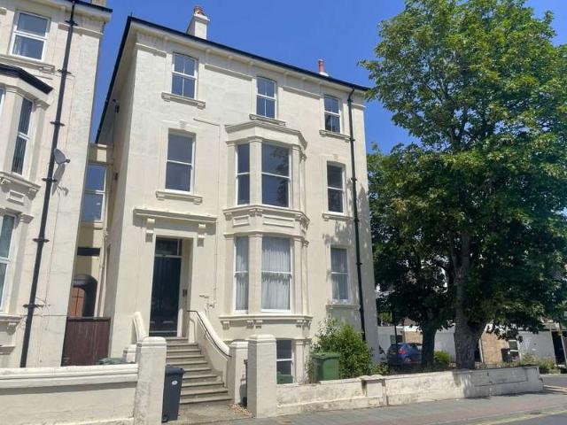 6 Bedroom Detached House
