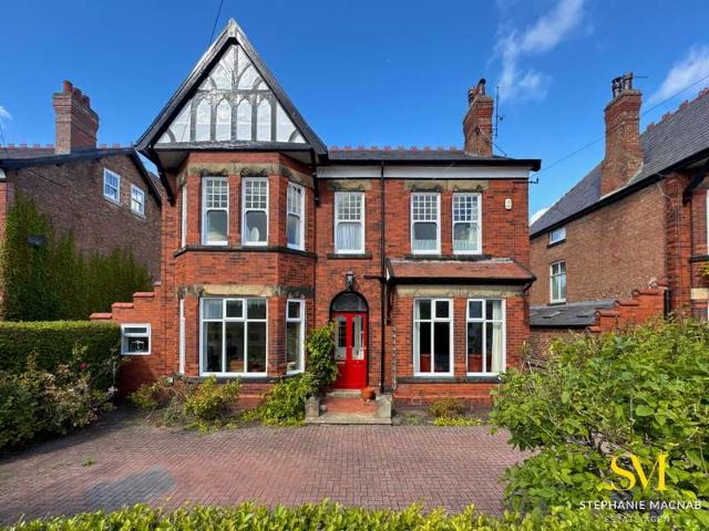 6 Bedroom Detached House