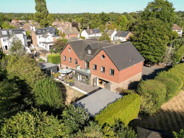 6 Bedroom Detached House