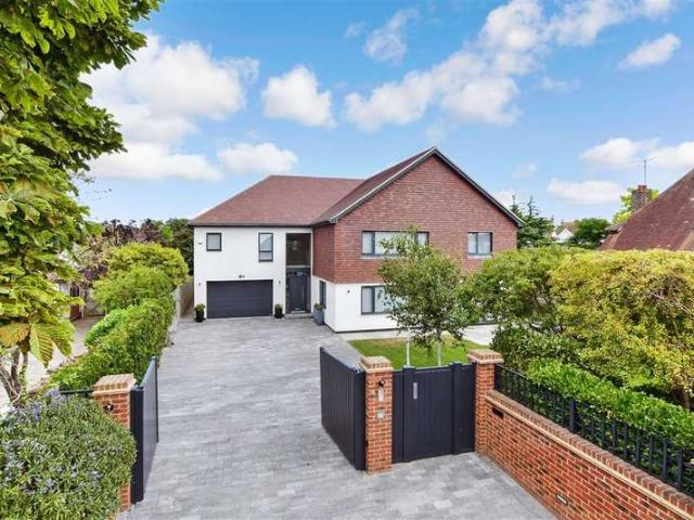 6 Bedroom Detached House
