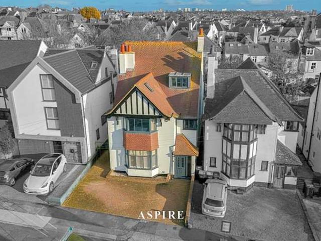 6 Bedroom Detached House