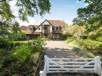 6 Bedroom Detached House