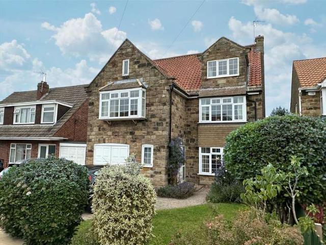 6 Bedroom Detached House
