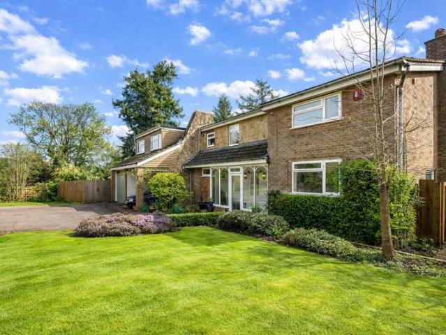 6 Bedroom Detached House