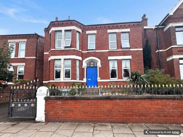 6 Bedroom Detached House