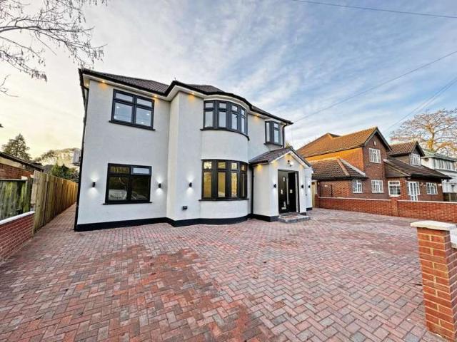 6 Bedroom Detached House