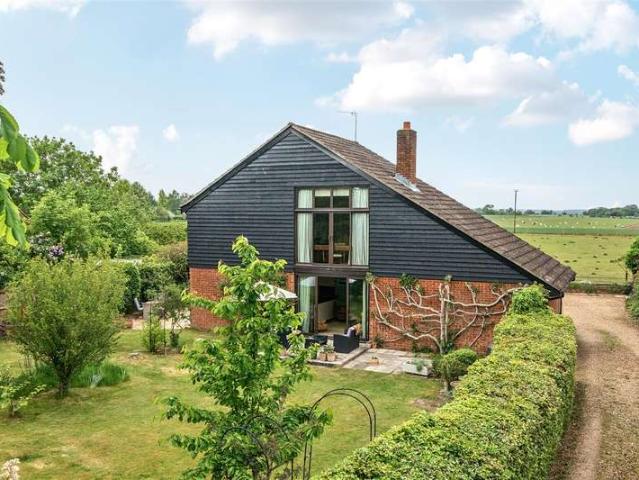 6 Bedroom Detached House
