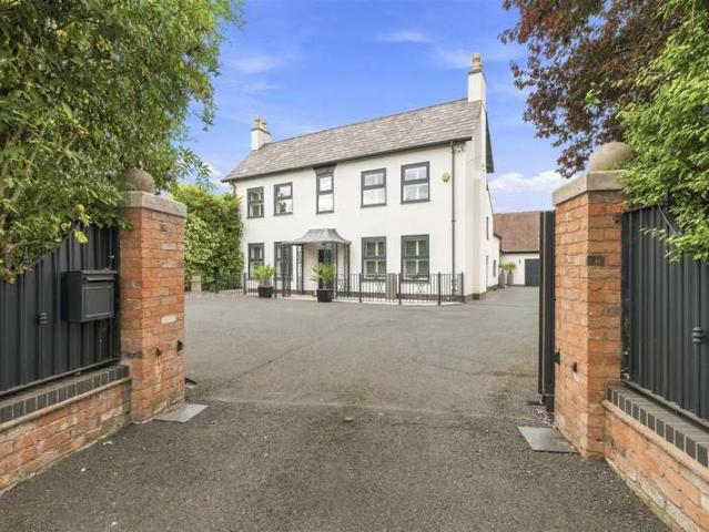 6 Bedroom Detached House