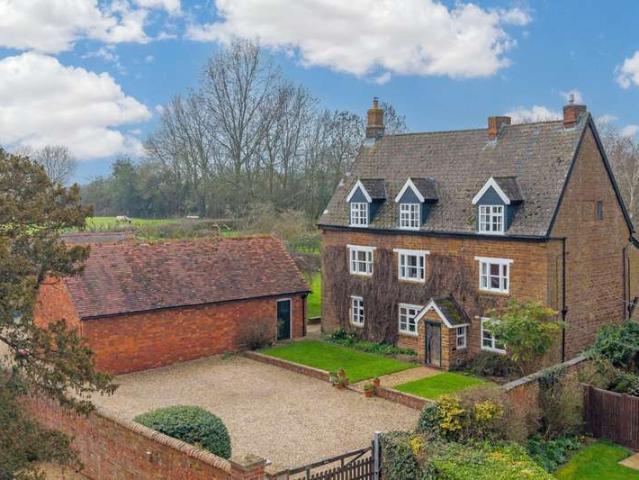 6 Bedroom Detached House
